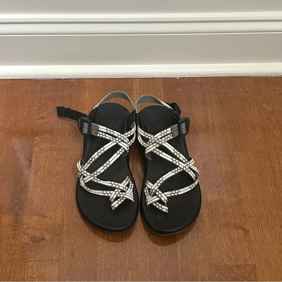 Chacos Grey and White Women's Sandals Size 7 - Picture 2 of 13